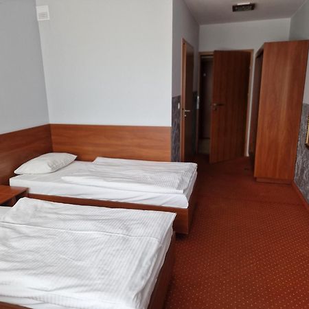 Hotel Podroznik Koszuty Exteriör bild