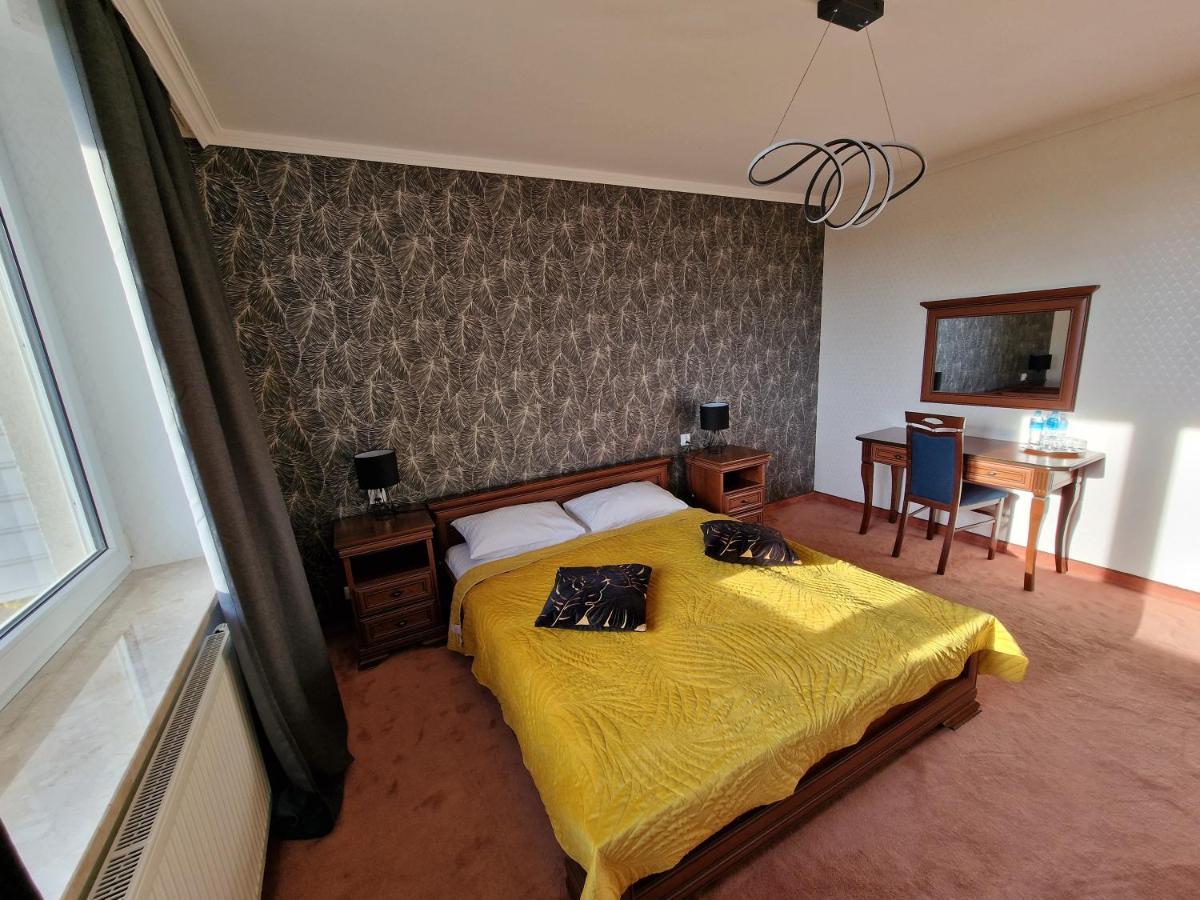 Hotel Podroznik Koszuty Exteriör bild