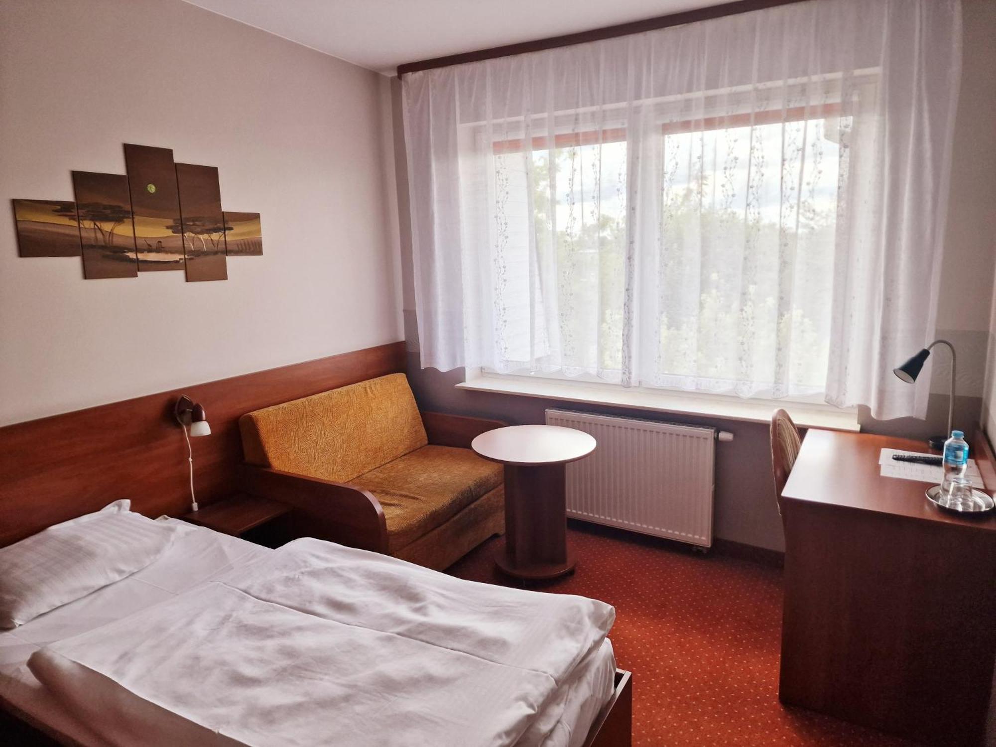 Hotel Podroznik Koszuty Exteriör bild