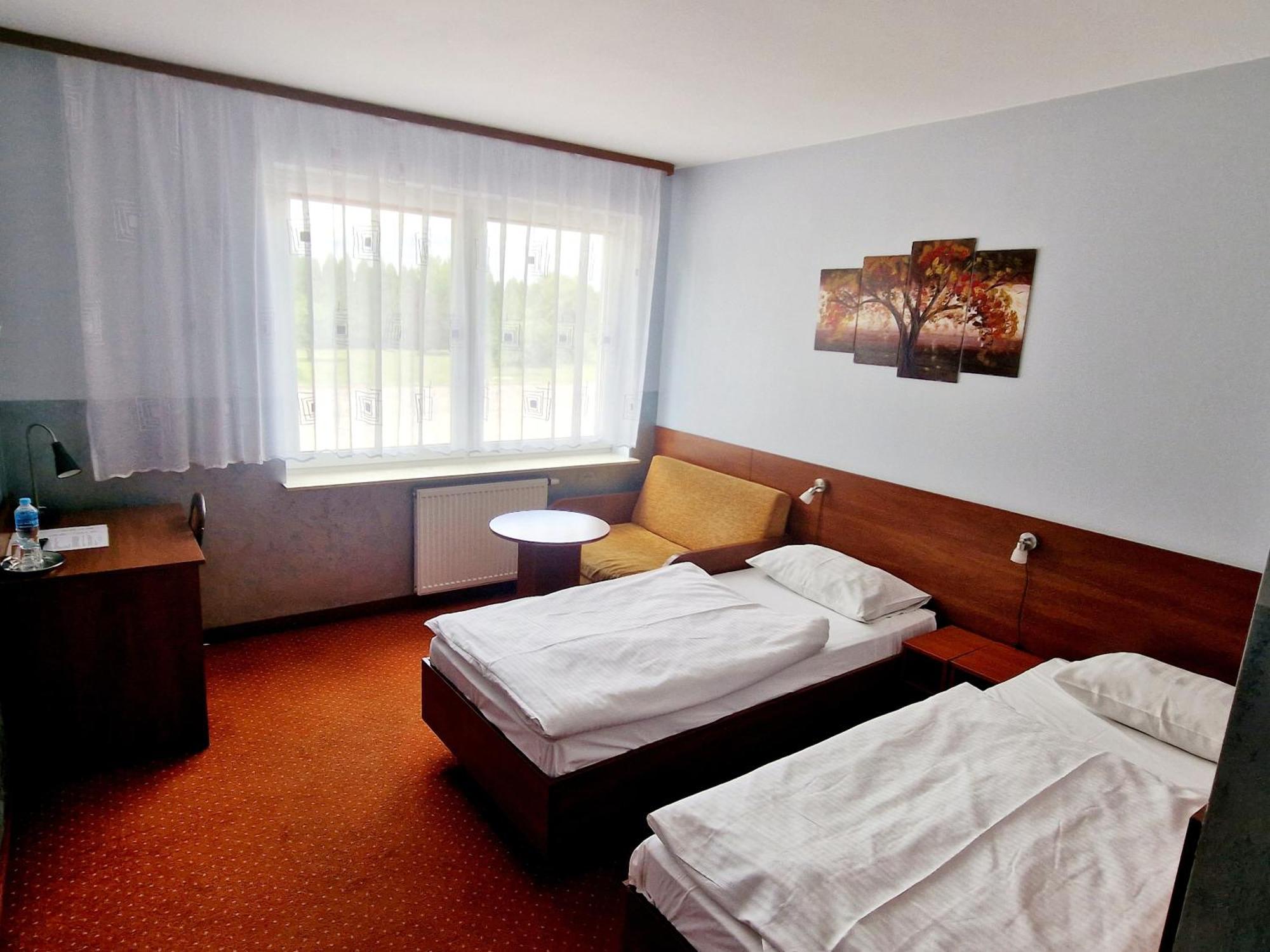 Hotel Podroznik Koszuty Exteriör bild