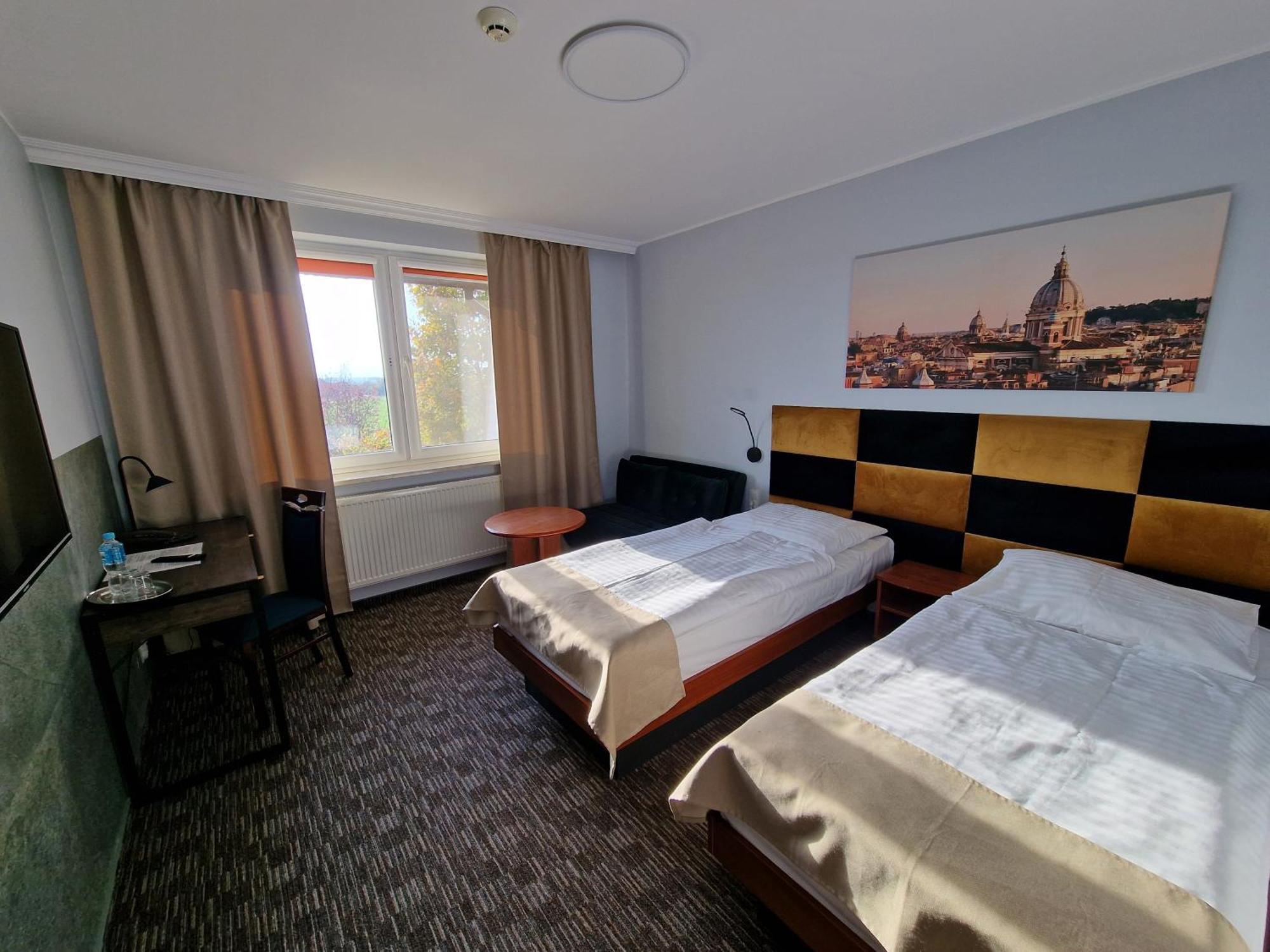 Hotel Podroznik Koszuty Exteriör bild
