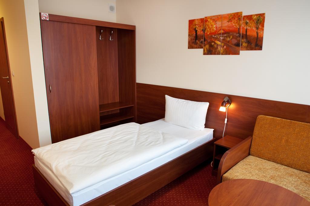 Hotel Podroznik Koszuty Exteriör bild